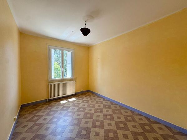 Carcassonne maison traditionnelle 129 m² 4 chambres terrain 1 100 m² sous-sol garages jardin arboré chauffage gaz