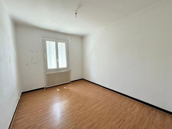 Carcassonne maison traditionnelle 129 m² 4 chambres terrain 1 100 m² sous-sol garages jardin arboré chauffage gaz