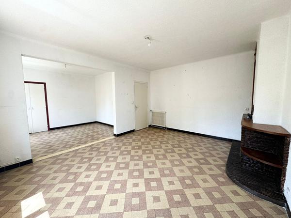 Carcassonne maison traditionnelle 129 m² 4 chambres terrain 1 100 m² sous-sol garages jardin arboré chauffage gaz