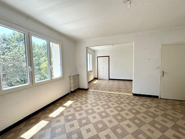 Carcassonne maison traditionnelle 129 m² 4 chambres terrain 1 100 m² sous-sol garages jardin arboré chauffage gaz