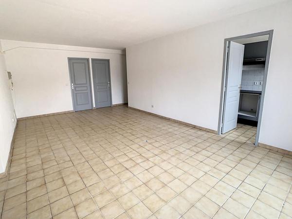 APPARTEMENT LUMINEUX EN REZ DE CHAUSSEE DANS RESIDENE SECURISEE