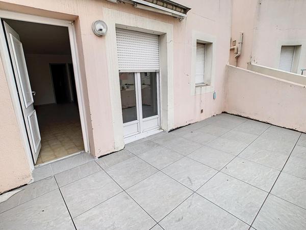 APPARTEMENT LUMINEUX EN REZ DE CHAUSSEE DANS RESIDENE SECURISEE