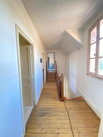 Entrepôt professionnel 800 m2 + maison habitation