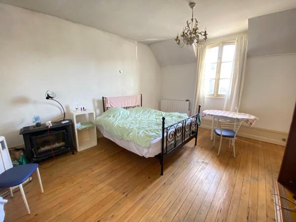 Entrepôt professionnel 800 m2 + maison habitation