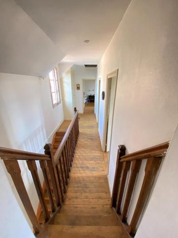 Entrepôt professionnel 800 m2 + maison habitation