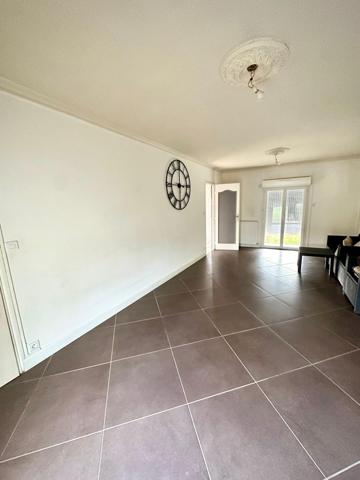 Charmante maison  de 4 pièces avec sous-sol garage et terrain de 498m²