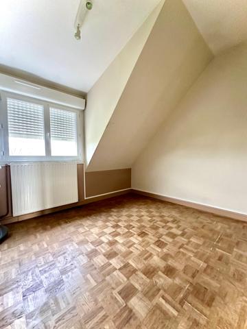 Charmante maison  de 4 pièces avec sous-sol garage et terrain de 498m²