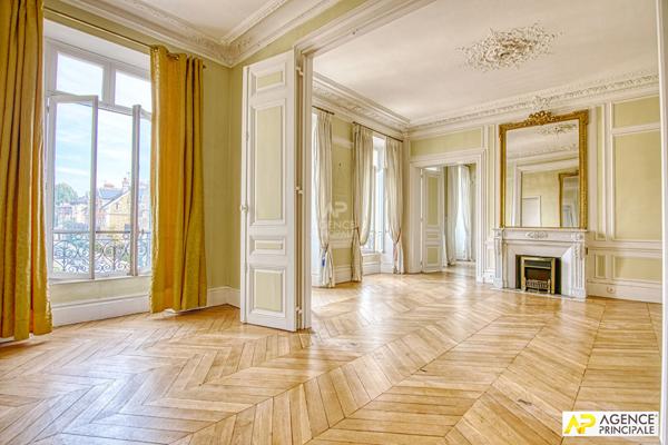 Le Chesnay lSt Jean imite Versailles Rive-Droite Appartement 7 pièces 214.70 m² au sol -207 m² carrez) situé dans un immeuble Haussmannien avec ascenseur €1 345 000 ** - Référence 25566