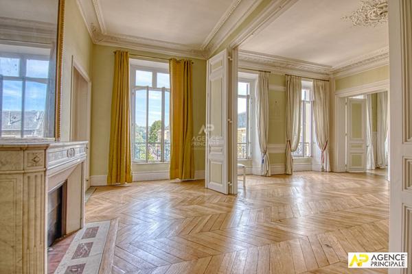 Le Chesnay lSt Jean imite Versailles Rive-Droite Appartement 7 pièces 214.70 m² au sol -207 m² carrez) situé dans un immeuble Haussmannien avec ascenseur €1 345 000 ** - Référence 25566