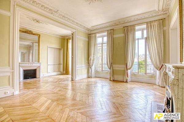 Le Chesnay lSt Jean imite Versailles Rive-Droite Appartement 7 pièces 214.70 m² au sol -207 m² carrez) situé dans un immeuble Haussmannien avec ascenseur €1 345 000 ** - Référence 25566