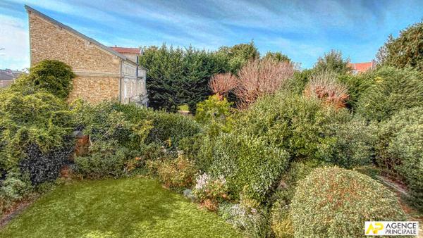 Le Chesnay lSt Jean imite Versailles Rive-Droite Appartement 7 pièces 214.70 m² au sol -207 m² carrez) situé dans un immeuble Haussmannien avec ascenseur €1 345 000 ** - Référence 25566