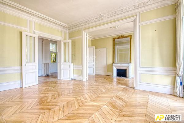 Le Chesnay lSt Jean imite Versailles Rive-Droite Appartement 7 pièces 214.70 m² au sol -207 m² carrez) situé dans un immeuble Haussmannien avec ascenseur €1 345 000 ** - Référence 25566