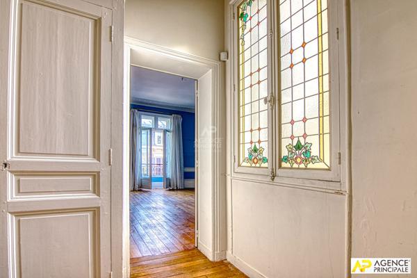Le Chesnay lSt Jean imite Versailles Rive-Droite Appartement 7 pièces 214.70 m² au sol -207 m² carrez) situé dans un immeuble Haussmannien avec ascenseur €1 345 000 ** - Référence 25566