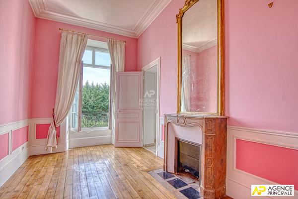 Le Chesnay lSt Jean imite Versailles Rive-Droite Appartement 7 pièces 214.70 m² au sol -207 m² carrez) situé dans un immeuble Haussmannien avec ascenseur €1 345 000 ** - Référence 25566