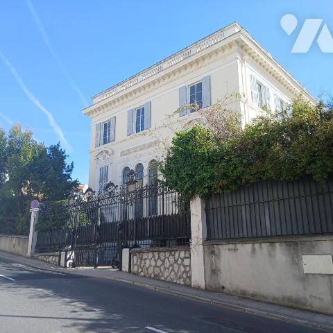 NICE BRANCOLAR - GRAND APPARTEMENT  FAMILIAL - DERNIER ETAGE 