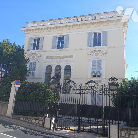 NICE BRANCOLAR - GRAND APPARTEMENT  FAMILIAL - DERNIER ETAGE 