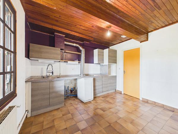 Maison T4 à CORNAS, avec fort potentiel.