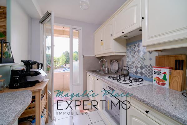 Brignais (69530) BRIGNAIS BEL appartement 2 pièces + loggia, cave et parking commun