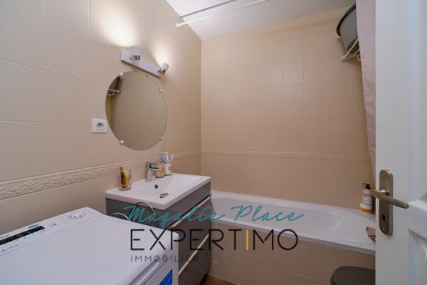 Brignais (69530) BRIGNAIS BEL appartement 2 pièces + loggia, cave et parking commun