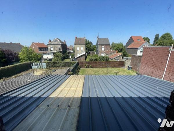 Maison semi mitoyenne avec deux garages de 54 m²