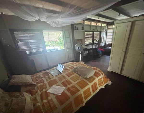 Villa Bois T4 et dépendance sur 4970m2