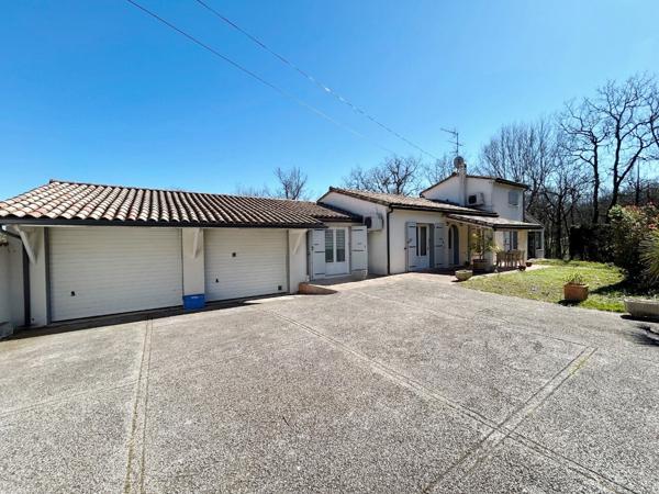 Maison 5 pièce(s) 140 m² plus dépendance de 20 m² sur 2341 m² de terrain.