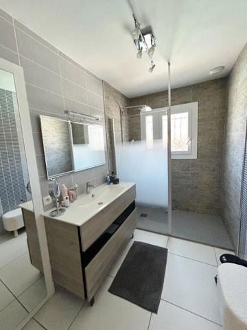 Maison 5 pièce(s) 140 m² plus dépendance de 20 m² sur 2341 m² de terrain.