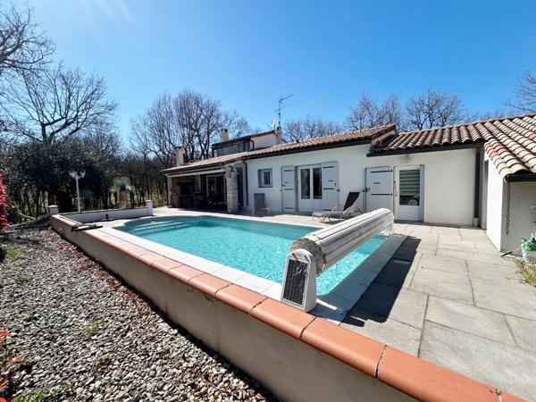 Maison 5 pièce(s) 140 m² plus dépendance de 20 m² sur 2341 m² de terrain.