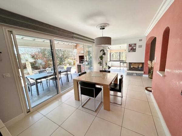 Maison 5 pièce(s) 140 m² plus dépendance de 20 m² sur 2341 m² de terrain.