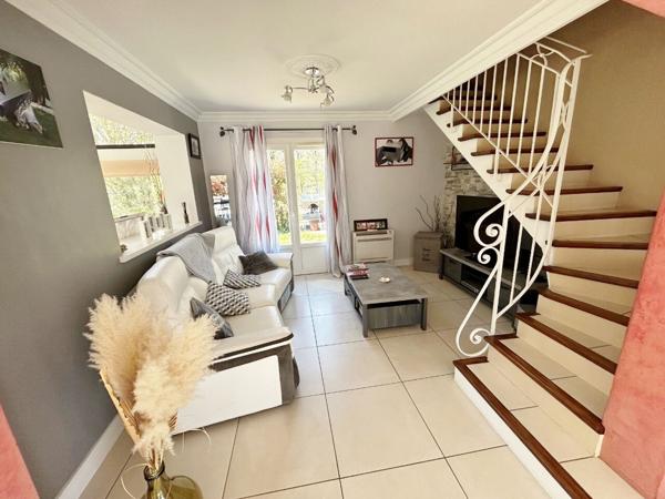 Maison 5 pièce(s) 140 m² plus dépendance de 20 m² sur 2341 m² de terrain.