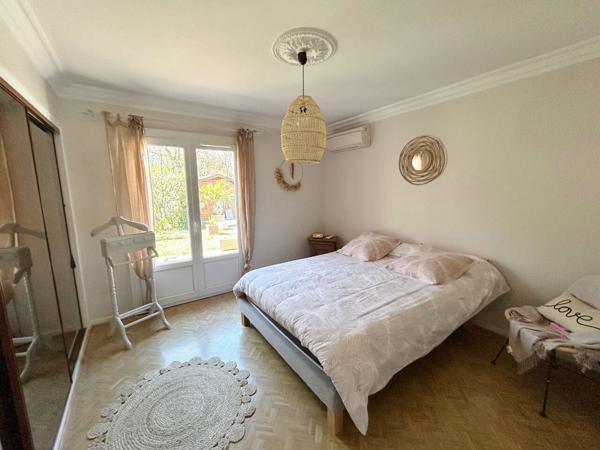 Maison 5 pièce(s) 140 m² plus dépendance de 20 m² sur 2341 m² de terrain.