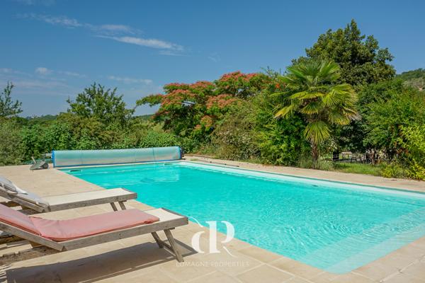 Cazes-Mondenard (82110) Charmant domaine du Quercy à l'élégance intemporelle et à la situation exceptionnelle