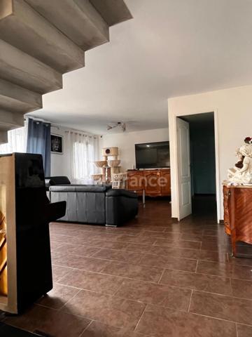 Maison de 150m2 -7 pièces - 5 chambres - 500m2 terrain à GOUSSAINVILLE (95190)