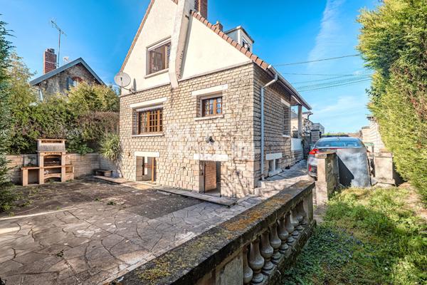 Maison en pierre avec jardin à Saint-Maximin