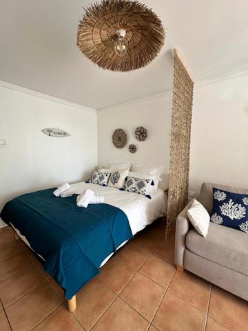 A VENDRE - ENSEMBLE RARE DE 2 STUDIOS COMMUNICANTS – BORD DE MER SAINTE ANNE