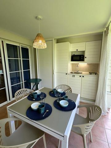 A VENDRE - ENSEMBLE RARE DE 2 STUDIOS COMMUNICANTS – BORD DE MER SAINTE ANNE