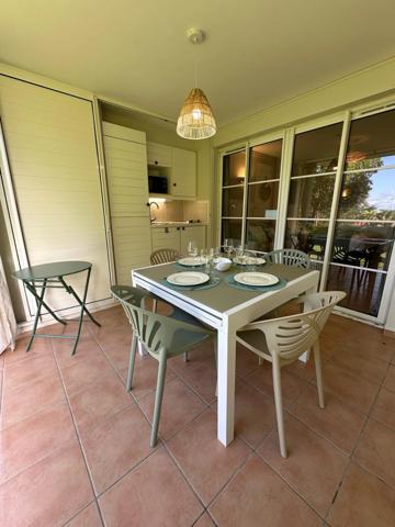 A VENDRE - ENSEMBLE RARE DE 2 STUDIOS COMMUNICANTS – BORD DE MER SAINTE ANNE