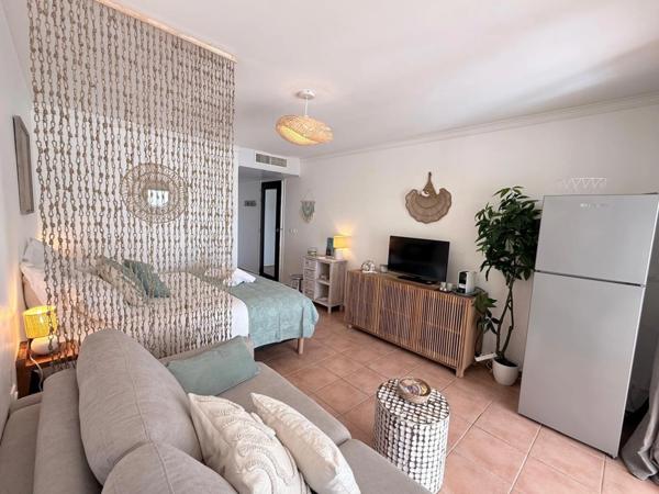 A VENDRE - ENSEMBLE RARE DE 2 STUDIOS COMMUNICANTS – BORD DE MER SAINTE ANNE