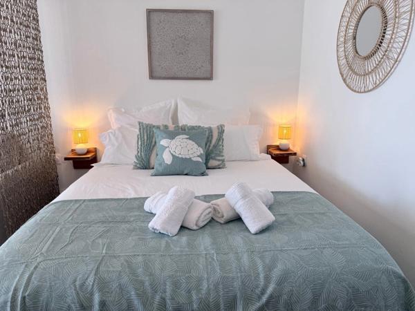 A VENDRE - ENSEMBLE RARE DE 2 STUDIOS COMMUNICANTS – BORD DE MER SAINTE ANNE