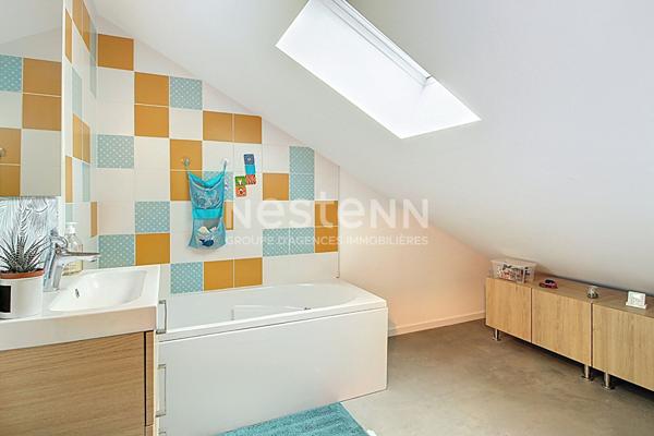 Maison indépendante de 1930 Rénovée avec garage 4 chambres - 69500 BRON