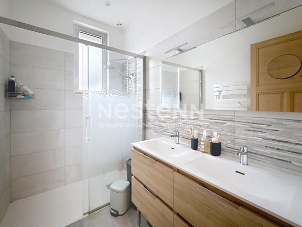 Maison indépendante de 1930 Rénovée avec garage 4 chambres - 69500 BRON