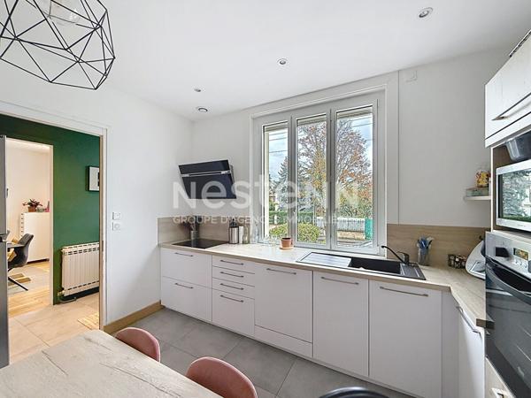 Maison indépendante de 1930 Rénovée avec garage 4 chambres - 69500 BRON