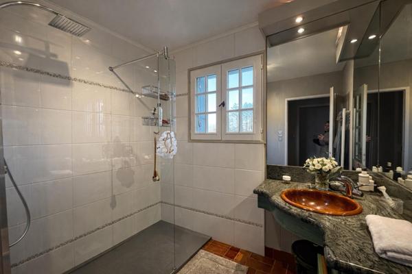 Maison de caractère avec beau potentiel