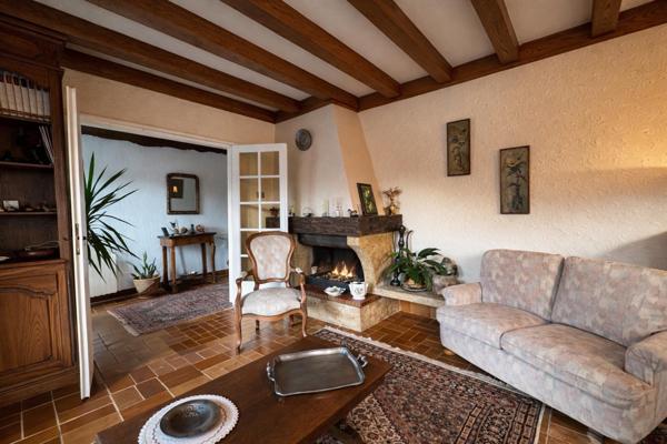 Maison de caractère avec beau potentiel