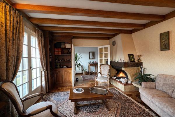 Maison de caractère avec beau potentiel