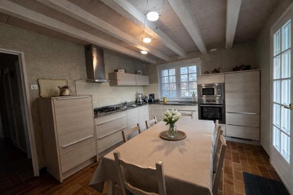 Maison de caractère avec beau potentiel