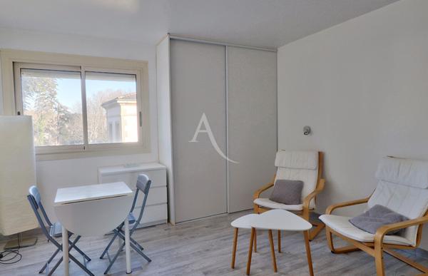APPARTEMENT MEUBLE AU COEUR DE GREOUX LES BAINS AVEC ASCENSEUR ET PARKING
