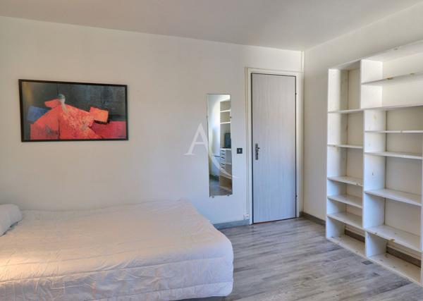 APPARTEMENT MEUBLE AU COEUR DE GREOUX LES BAINS AVEC ASCENSEUR ET PARKING