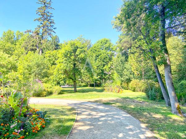 APPARTEMENT MEUBLE AU COEUR DE GREOUX LES BAINS AVEC ASCENSEUR ET PARKING