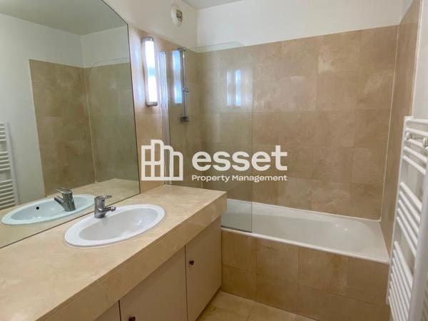 Location Appartement 3 pièces 71.65 m² - Paris 75015